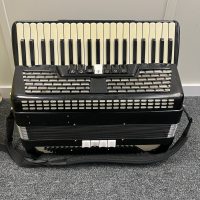 Italian 2700 men’s size 120 bass accordion